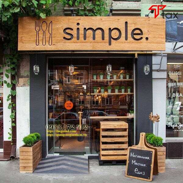 Bảng hiệu cửa hàng bằng gỗ